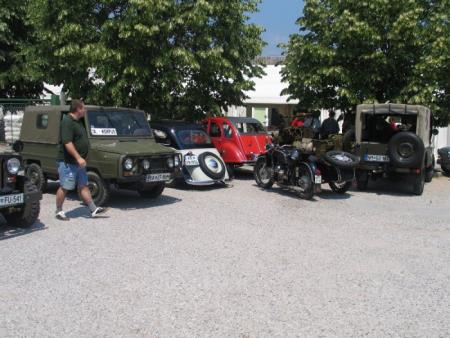 Razstava starodobnih vozil in vožnja po občini 11